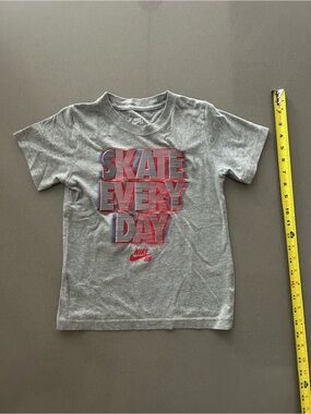 Nike SB Skate Every Day T-Shirt Boys Size 6-7yrs..